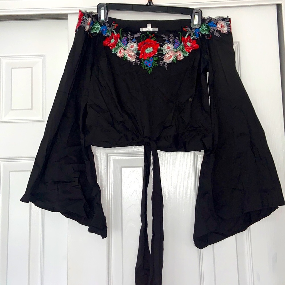 Lulumari Shoulderless top